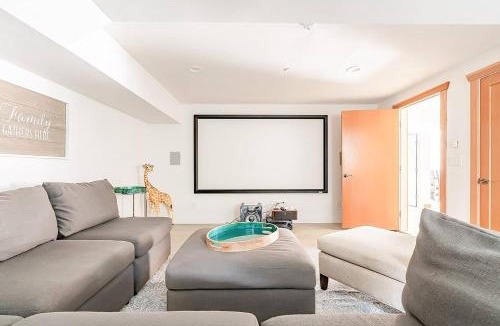 Haller Lake House | 9-Beds7 BA Home wPool table-Movie room& Firepit