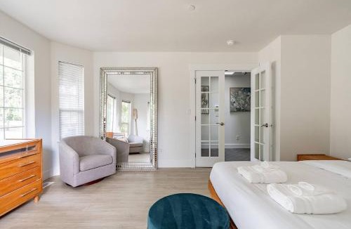 Haller Lake House | 9-Beds7 BA Home wPool table-Movie room& Firepit