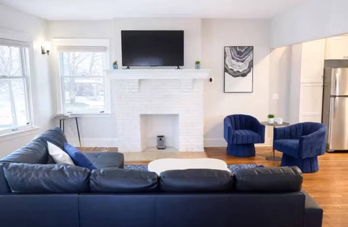 Hough House | 9 BR Movie Theater Duplex Near Cleveland Clinic!