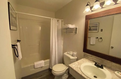 Cooksburg Apartment | 9-Indian Room