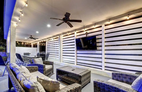 Shea North Estates House | 9 Large Bedrooms | Basketball Court | HotTub