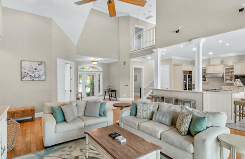 Seacrest House | 9 Palms
