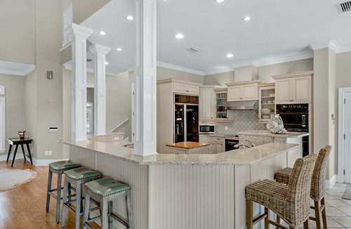 Seacrest House | 9 Palms
