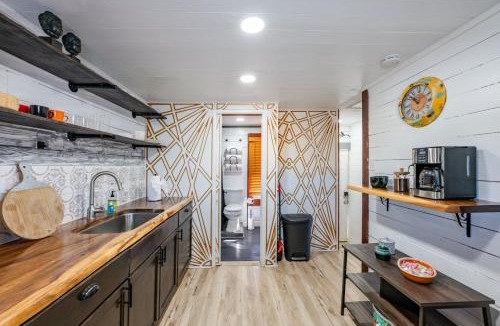 St. Petersburg - Clearwater Hotel | 9 Units Shared Courtyard Sleeps 26