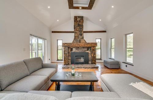Jefferson House | 90-Acre Gem w/Custom Pool & 2 Ponds in Jefferson