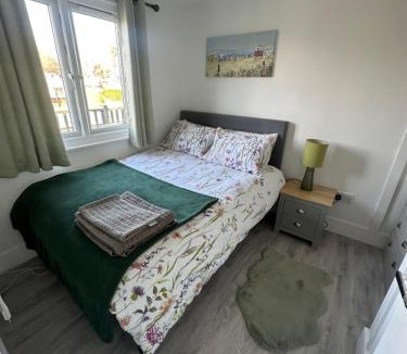 Bont Newydd Ski Chalet | 92 Lake View