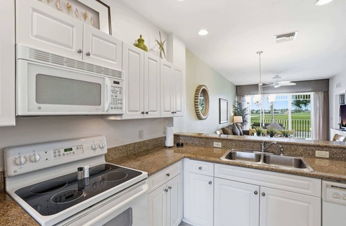 Naples Condo | #926 End Unit 3BR Retreat - Golf & Water Views