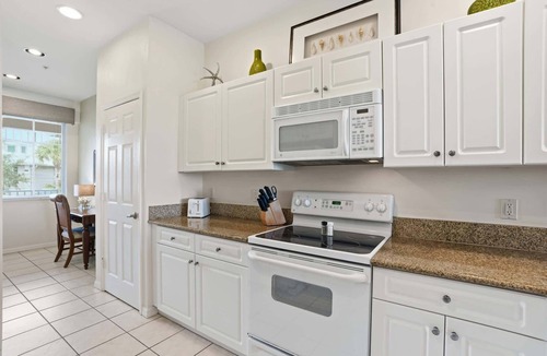 Naples Condo | #926 End Unit 3BR Retreat - Golf & Water Views