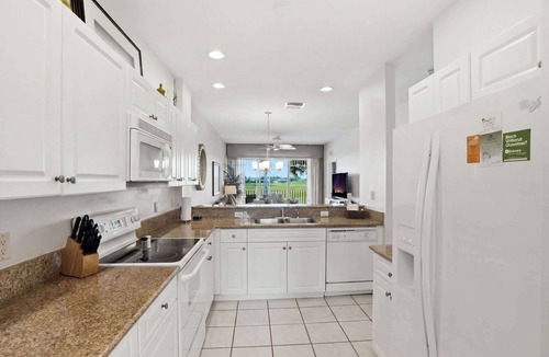 Naples Condo | #926 End Unit 3BR Retreat - Golf & Water Views