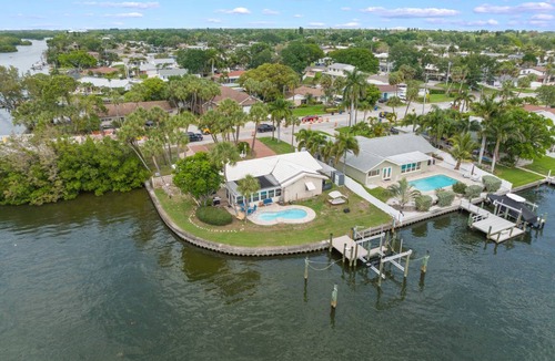 Shore Acres House | 9303SAPPHIRESEASPMH - Dolphin Bayou