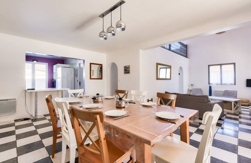 Ares House | 950m from the beach- House for 10 with a pool