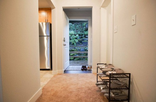 Rainier Valley House | 9852 Upper · 4b2b Upper Unit @S Seattle w/Panoramic Lake View
