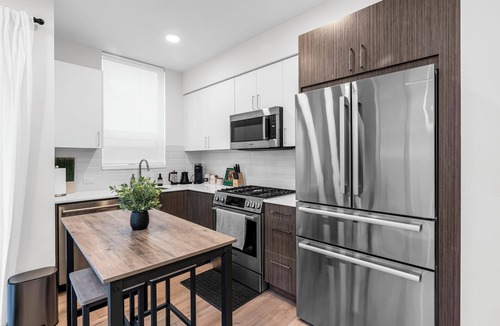 Broadway House | 99 Walk Score 2BR2BA Central Capitol Hill Seattle Townhome with AC & Roof Deck