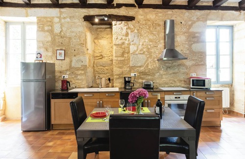Beynac-et-Cazenac House | A 14th century Stoneroofed house with a panoramic garden in Beynac.