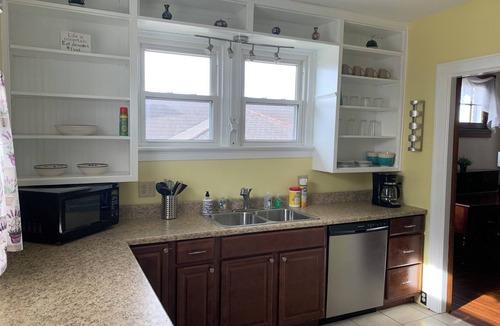 Norwood House | A#2 Executive 1BRApartment Prime Location Near Hospitals Downtown & Universities