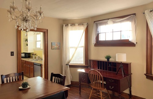 Norwood House | A#2 Executive 2BRApartment Prime Location City Skyline View of Downtown
