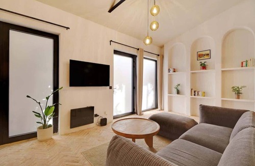 Quartier du Faubourg-Montmartre Apartment | A Authentic 3-BR/2Ba in Opera - Grands Boulevards