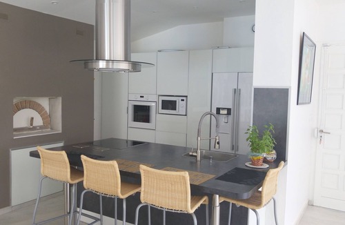 Cadolive House | A BALCONY OVERLOOKING SAINTE VICTOIRE