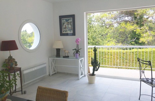 Cadolive House | A BALCONY OVERLOOKING SAINTE VICTOIRE