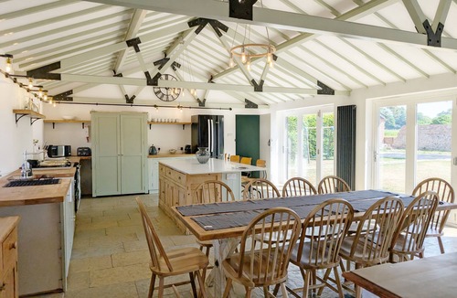 Westbourne Cottage | A barn conversion that sleeps 12 guests in 6 bedrooms