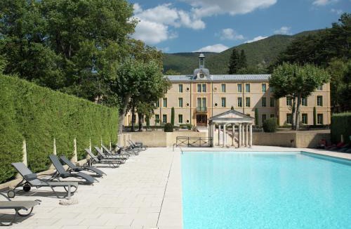Montbrun-les-Bains Apartment | A beautiful 2 persons studio in a chateau with swimming pool