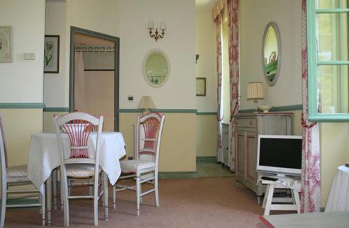 Montbrun-les-Bains Apartment | A beautiful 2 persons studio in a chateau with swimming pool