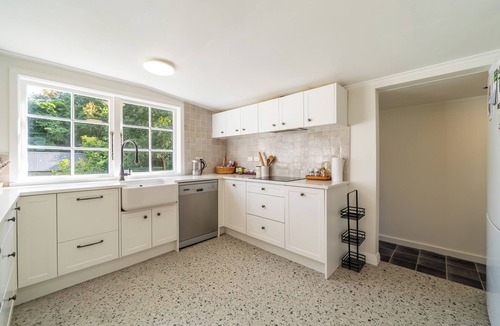 Pinehaven Cottage | A beautiful and tranquil house, perfect for a peaceful and relaxing getaway.