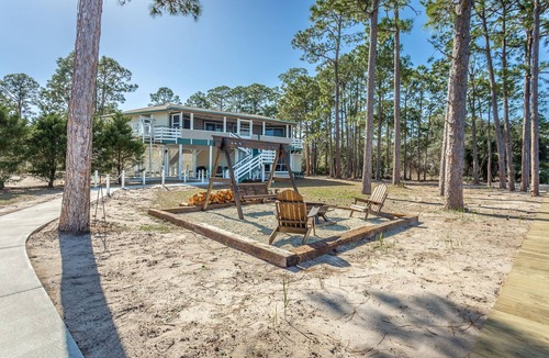 Carrabelle Apartment | A Beautiful Bayou - 1BR/1BA studio on the river