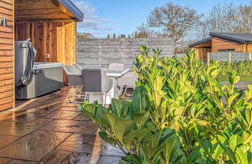 Chirk Bank Ski Chalet | A beautiful bespoke lodge perfect for a family escape with pets.