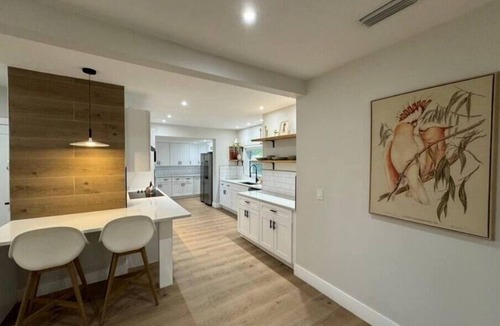 Tangerine House | A beautiful lakeside retreat for the whole family, even your pets!