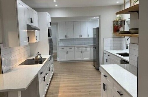 Tangerine House | A beautiful lakeside retreat for the whole family, even your pets!