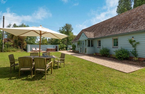 South Leigh Cottage | A beautiful three bedroom dog friendly holiday home near Oxford - Brook Cottage