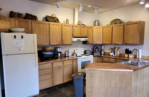 Winthrop House | A Bend in the River Cabin-Dog Friendly and Next to the River!