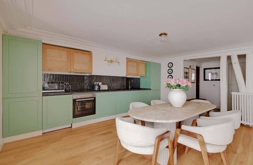 Quartier du Faubourg-Montmartre Apartment | A Breathtaking 2BR/2Ba in Opera
