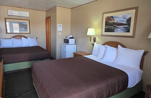 Chamberlain Hotel | A Bridge View Inn