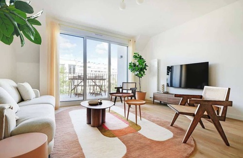 Clichy Apartment | A Bright 3-BR/2BA in Clichy