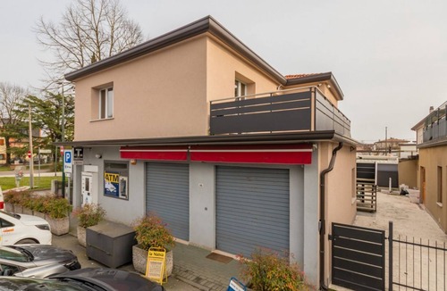 Tessera Apartment | A bright and welcoming 90 square meters apartment, perfect for seven people, located on the first floor of a building without an elevator.The property is located in Tessera, a suburb close to Marco Polo Airport. The location is also ideal for reaching Ve