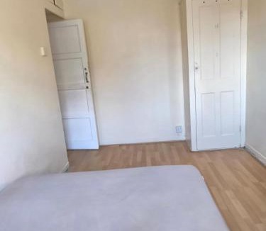 White City House | A bright, comfortable double room in family friendly household