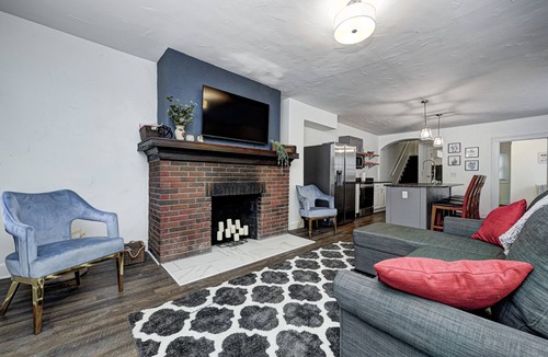 Near Eastside House | A Brookside Abode: 3-bed home and parking on-site
