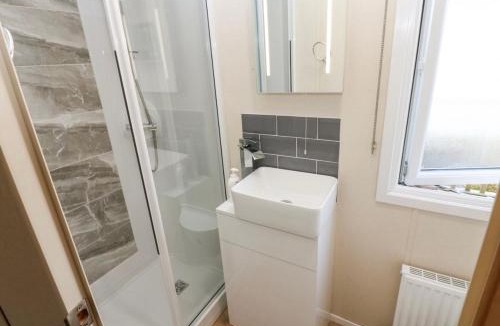 Welton Other | A & C Lodge plot 41 - HOT TUB - 1 double bedroom- 1 twin room 2 bathrooms 4 pm check in NO COMMERCIAL VANS - PLOT 41 Check in 4 pm 41 pet friendly