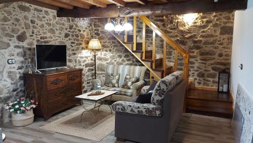 Oza de los Rios House | A Casa dos Avós es una casa de Piedra de 1850 con Piscina y en plena Naturaleza en Galicia
