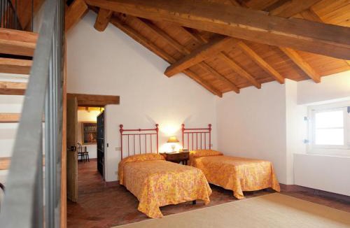 Rocca Grimalda House | A Castle Stay in Wine Country