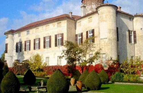 Rocca Grimalda House | A Castle Stay in Wine Country