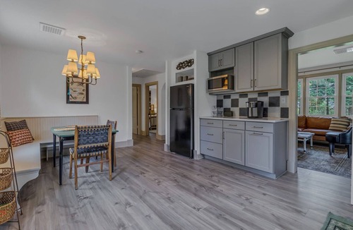 Irvington Cottage | A charming and peaceful getaway in the heart of Irvington, Virginia.