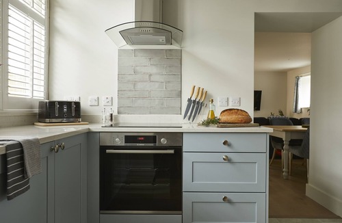 Bibury Cottage | A charming blend of modern comfort and rustic charm, Wisteria is a stylish retreat—perfect for coupl