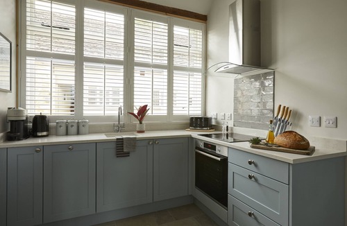 Bibury Cottage | A charming blend of modern comfort and rustic charm, Wisteria is a stylish retreat—perfect for coupl
