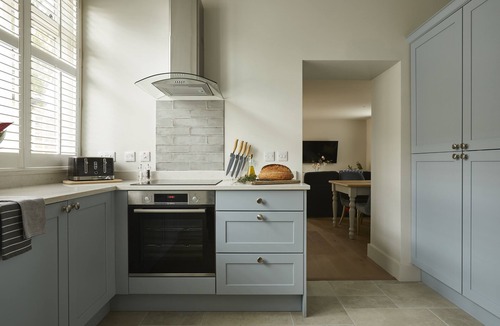 Bibury Cottage | A charming blend of modern comfort and rustic charm, Wisteria is a stylish retreat—perfect for coupl