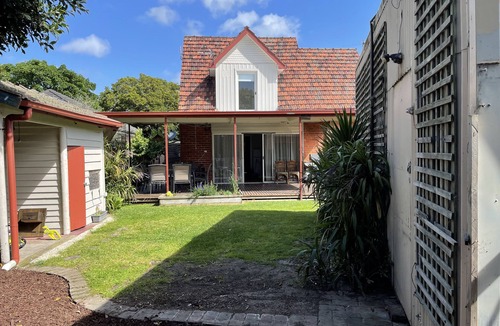 Rosebud Cottage | A charming european cottage close to the beach.