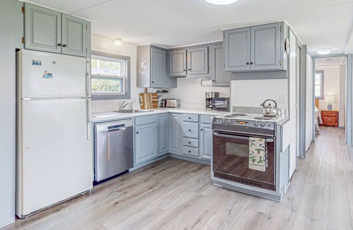 Waldoboro House | A Charming Getaway with Stunning Views and Modern Conveniences