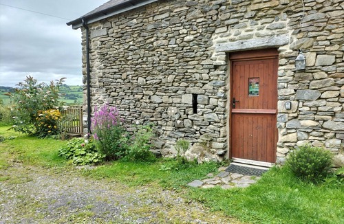 Lampeter Cottage | A charming ground-floor cottage with scenic valley views